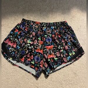 Size 10 Lululemon low rise hottie hot shorts 4 inch